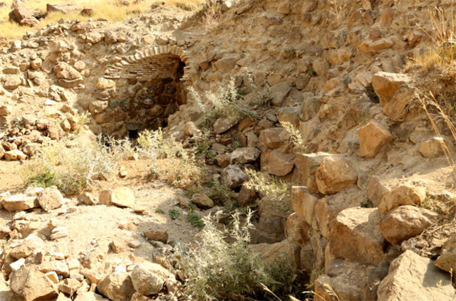 Van'da Definecilerden Aynalı Kazı Tekniği