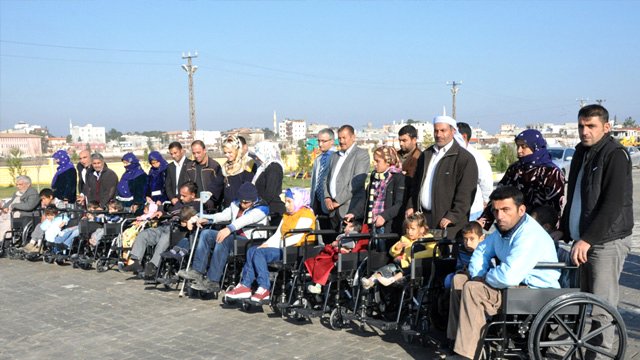 Engelli ve Yaşlıları Kabir Ziyaretinde Tekerlekli Sandalye ile taşıma