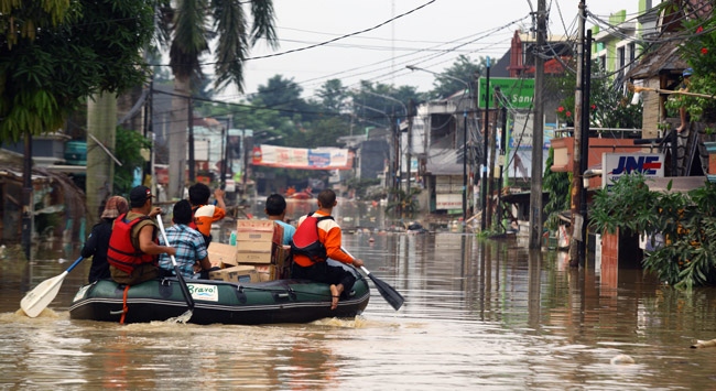 Endonezya'da Sel Felaketi: 16 Ölü