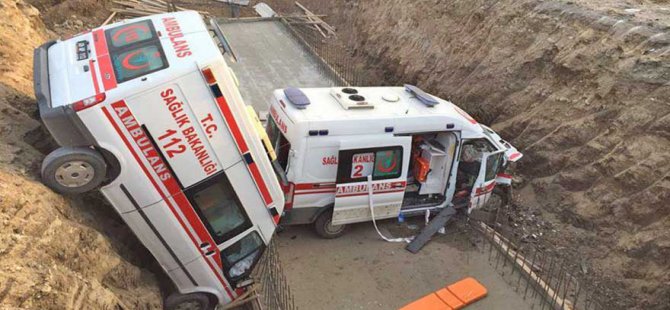 Muş'ta Akıl Almaz Kaza!  İki Ambulans Peş Peşe Çukuruna Düştü: 4 Yaralı