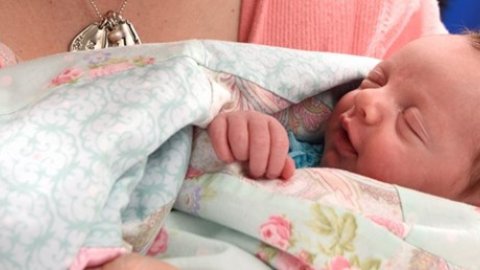 Vücudunda Tümör Olan Bebek Dünyada bir ilk! İki Kez Dünyaya Geldi !