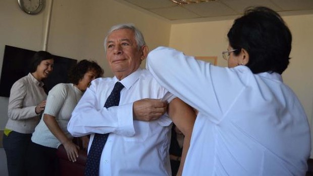Denizli Barosu'nda 70 avukat grip salgınlarından etkilenmemek için grip aşısı oldu Denizli Barosu'nda 70 avukat grip salgınlarından etkilenmemek için grip aşısı oldu