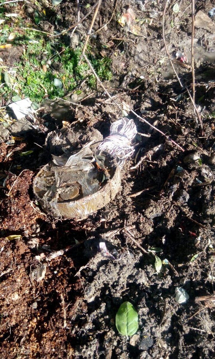 Teröristlerin ilkokulun yakınına yerleştirdiği mayın imha edildi