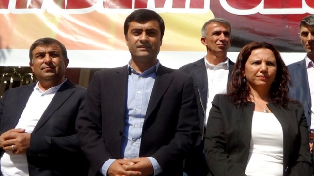 HDP Hakkari Milletvekilleri adliyeye götürüldü