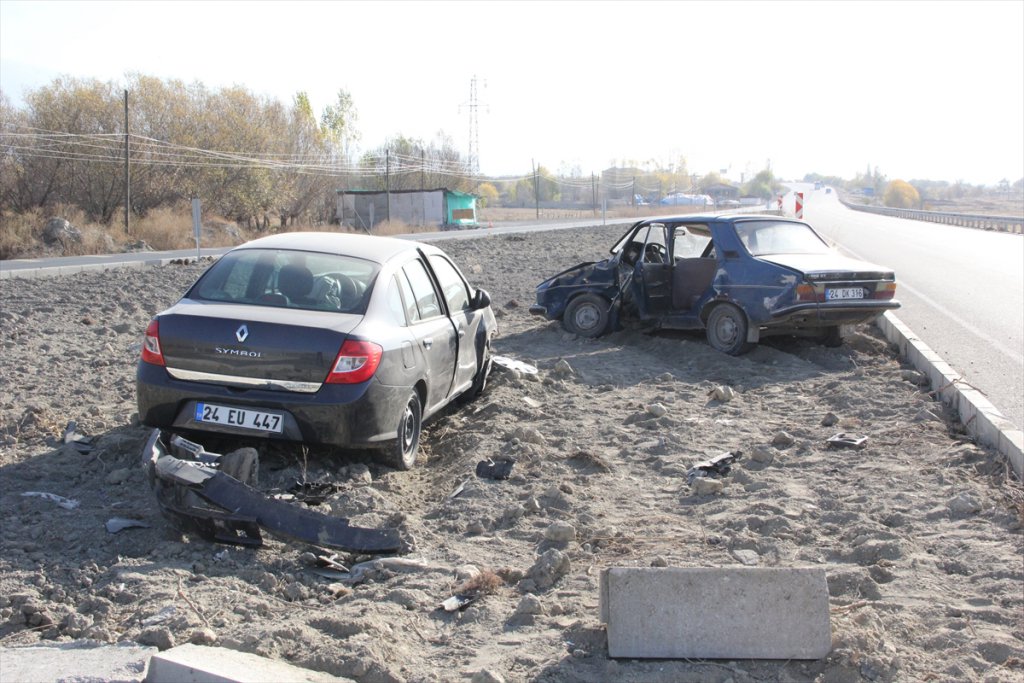 Erzincan'da Trafik Kazası: 3ü çocuk 7 Yaralı