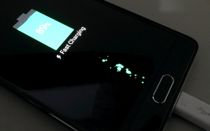 Quick Charge 4 ile beş dakika şarj edilen bir akıllı telefon ? Satışlar Rekor kırıyor !