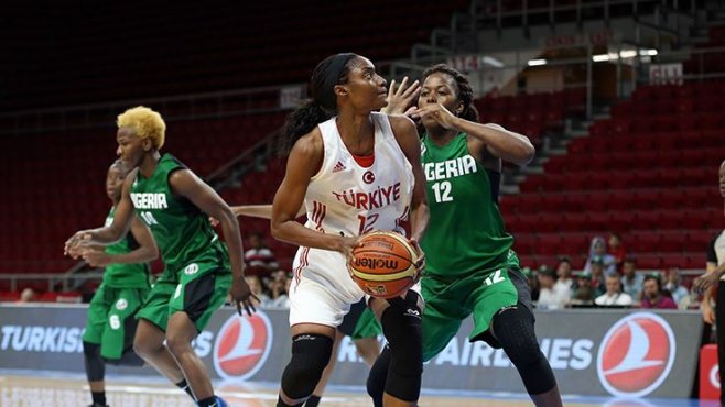 Milli Oyuncu Lara Sanders'a 4 maç men cezası Milli Oyuncu Lara Sanders'a 4 maç men cezası