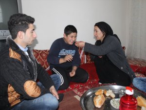 Van'lı Anne Hayatını 4'ü Engelli 6 Çocuğuna Adadı