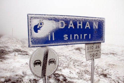 Yoğun Yağan Kar Ardahan'da Hayatı Felç Etti