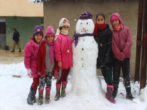 Hakkari'nin Şemdinli İlçesinde Eğitime Kar Sebebiyle 1 Gün Tatil