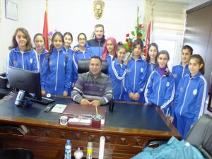 Hınıs Gençlik Hizmetleri ve Spor İl Müdürlüğü Kız Voleybol Takımı Emniyete Ziyaret