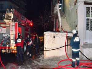 Malatya'da Ev Yangını 1 Öğrenci Yaralandı!