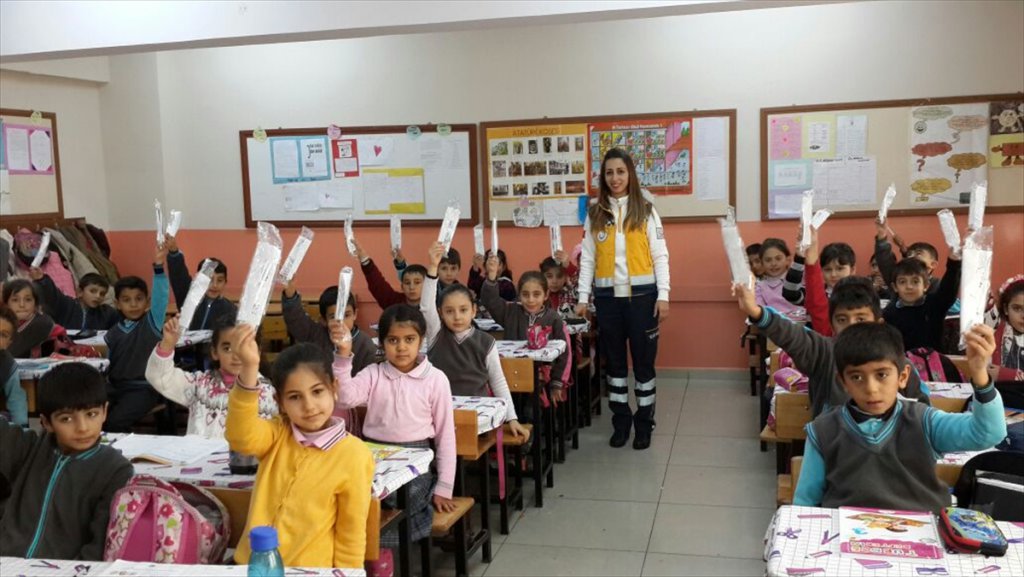 Eğitim gören 10 bin öğrenciye 'Yaşama Yol Ver 112' Projesi tanıtıldı