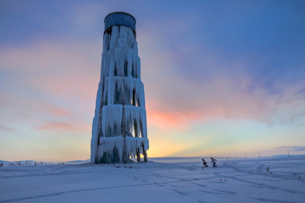 Su Deposu Buz Kulesi oldu