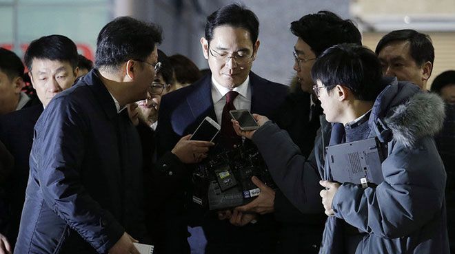 Samsung`un Başkan Yardımcısı Lee Jae-yong, rüşvet soruşturması kapsamında tutuklandı !