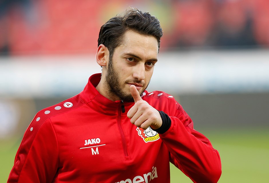 Hakan Çalhanoğlu'ndan Babama Güvendim İmzaladım