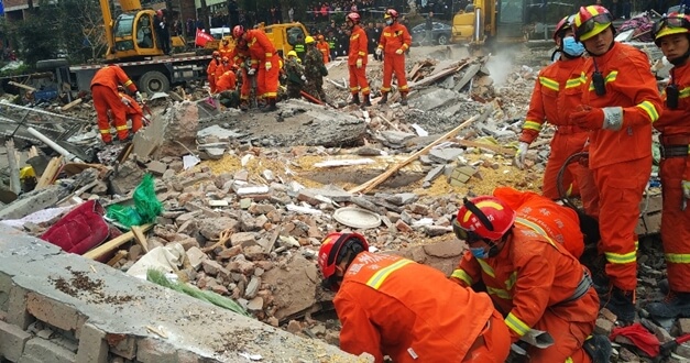 Çinde Binalar Çöktü 22 Kişi Öldü