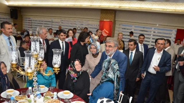 Vali Şehit Aileleriyle Beraberdi