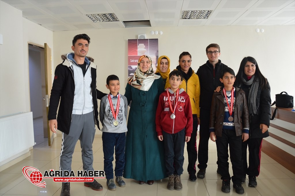 Doğubayazıt ilçesinde okullar arası satranç turnuvası yapıldı