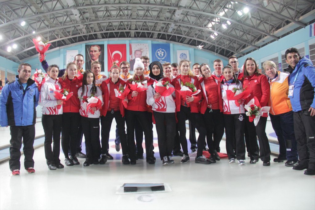 Curlingde Tarihi Başarı'ya Ulaştı