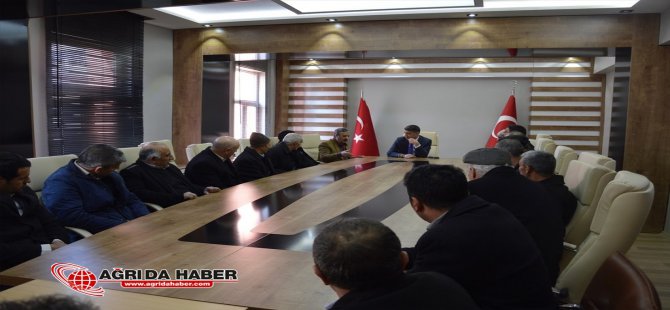 Doğubayazıt Kaymakamı Ulaş Akhan, muhtarlarıyla bir araya geldi