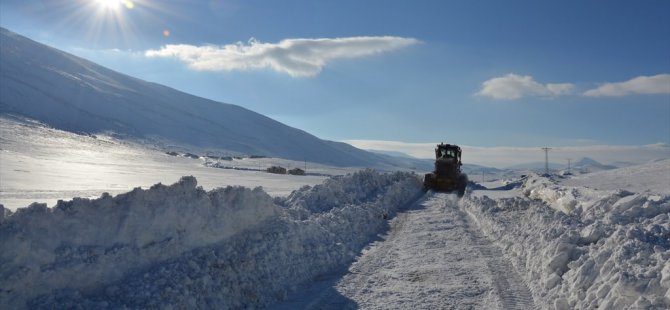 Ağrı'da 2 bin 241 rakımdaki Sinek Yaylası'nda yol açma çalışmaları