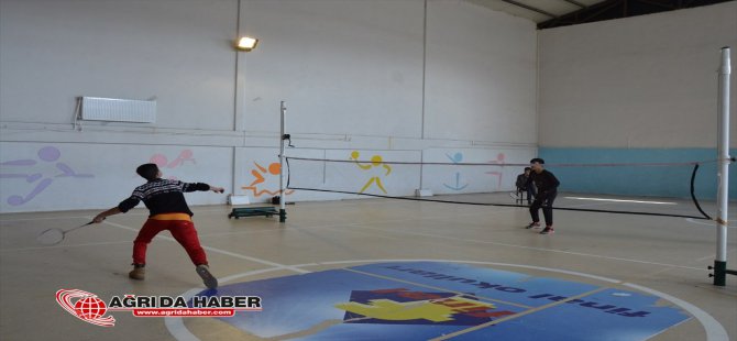 Doğubayazıt'ta badminton turnuvası düzenlendi