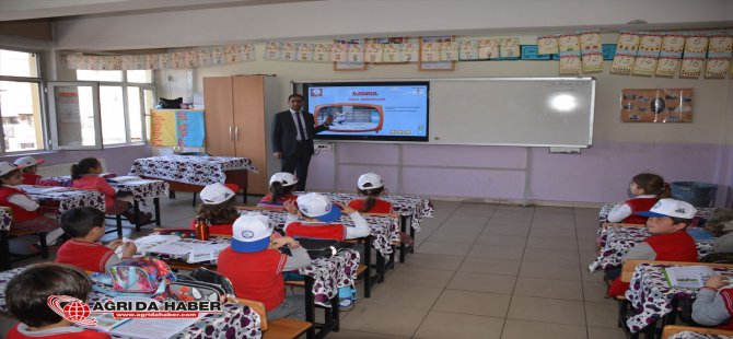Ağrı'daki okul öncesi ve ilkokul öğrencilerine Trafik Eğitimleri başladı