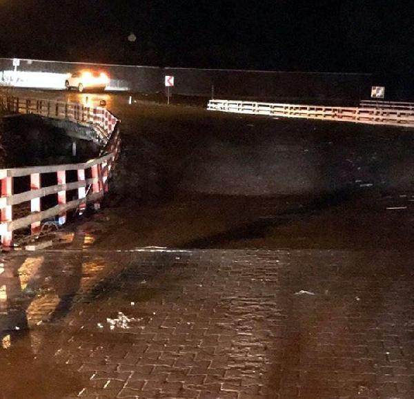 Bingöl'de etkili olan şiddetli sağanak, hayatı olumsuz etkiledi