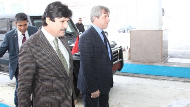 Fotoğraf Sanatçılarından Rektör Yardım'a Ziyaret