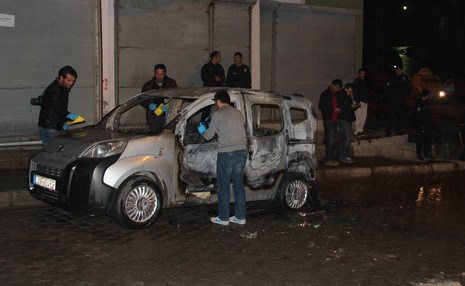 Hakkari'de park halindeki Bir Araç Kundaklandı