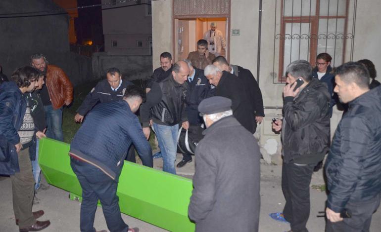 Eşini Bıçakla Öldüren Zanlı Polise Teslim Oldu