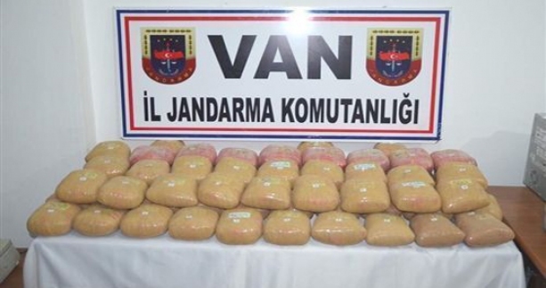 Uyuşturucu ve uyarıcı madde satan adam yakalandı