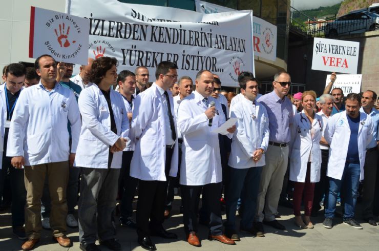 Sağlık Çalışanlarına karşı Şiddeti Kınamak için toplandılar