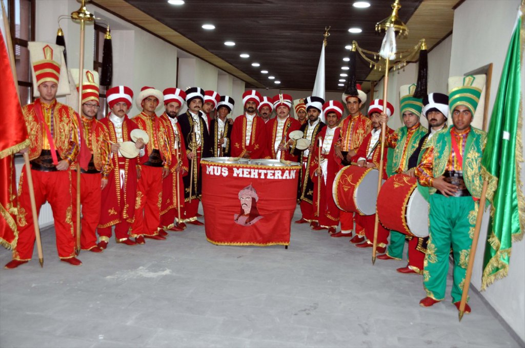 Öğretmen, esnaf ve öğrencilerden oluşan Mehter takımı kuruldu