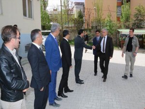 Hakkari Valisi Toprak'tan Kurum Ziyareti