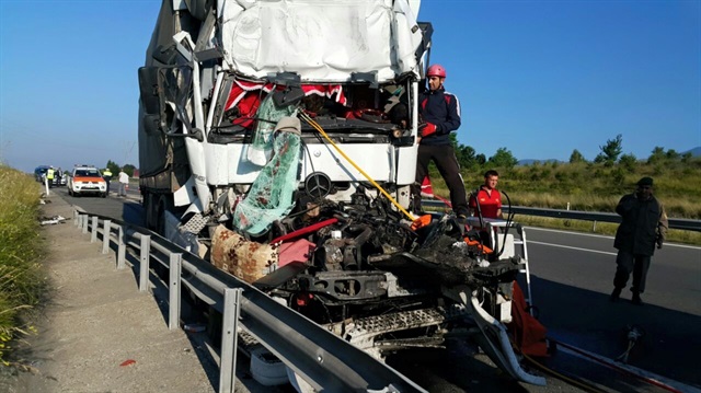 Bingöl Karlıova'da Tır İle Otomobil Çarpıştı: 1 Ölü