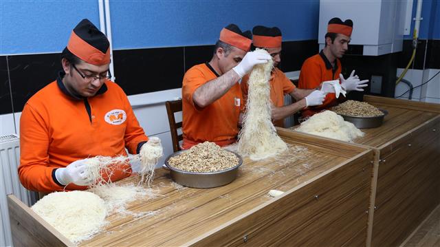 Ramazan ayının başlamasıyla tatlı satışlarının artması üreticilerin yüzünü güldürdü