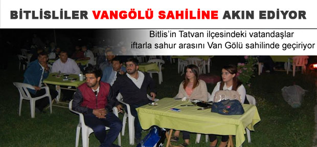 Tatvan ilçesinde iftar açan vatandaşlar, Van Gölü sahiline akın ediyor
