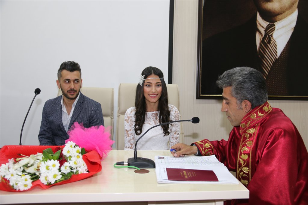 Vali Toprak, Nikah Şahitliği Yaptı