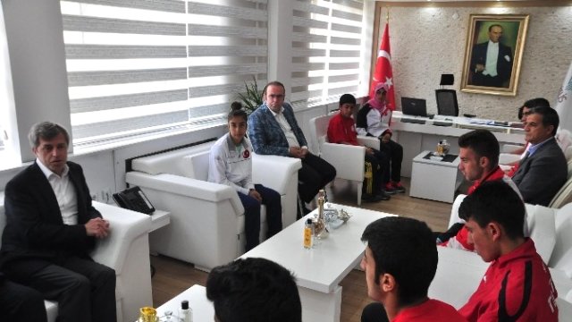Vali Çınar'ın Sporcuları Kabulü