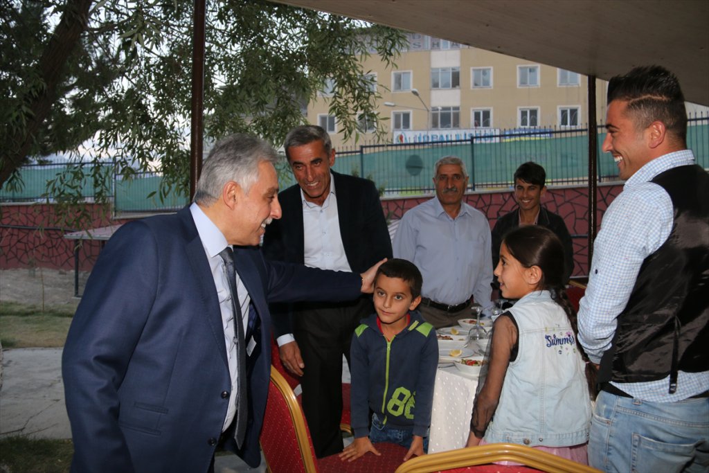 Hakkari'deki Mehmetçikten Şehit Ve Gazi Ailelerine İftar Yemeği