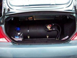 Elazığ'da Park Halindeki Otomobil Patladı: 1 Yaralı