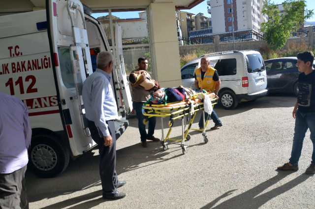 Muş'ta İş Treni Otomobille Çarpıştı