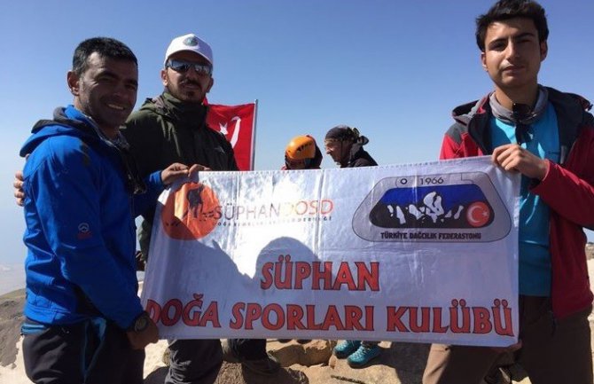 Bitlis'in Dağcıları 15 Temmuz Şehitlerini Süpha Dağında Andı