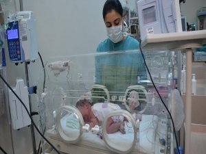 Yeni Doğan Bebek 4 Saatlik Ameliyatla Sağlığına Kavuştu
