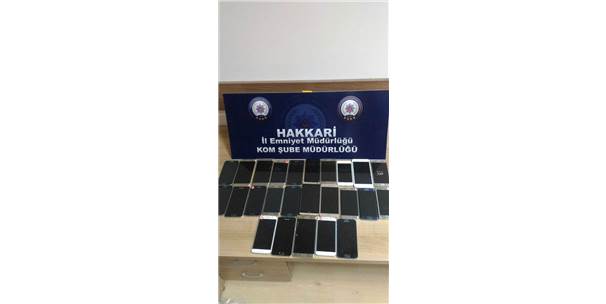 Hakkari'de 25 Kaçak Cep Telefonu Ele Geçirildi
