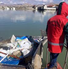 Van Gölü'nün Yüzeyi Temizleniyor