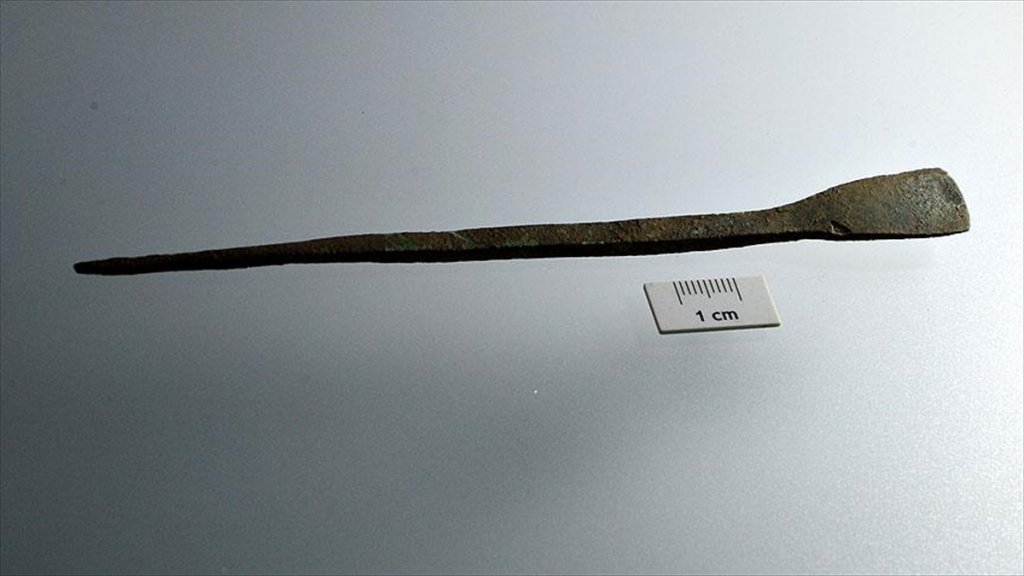 Assos'ta Bin 800 Yıllık Bronz Kalem Bulundu