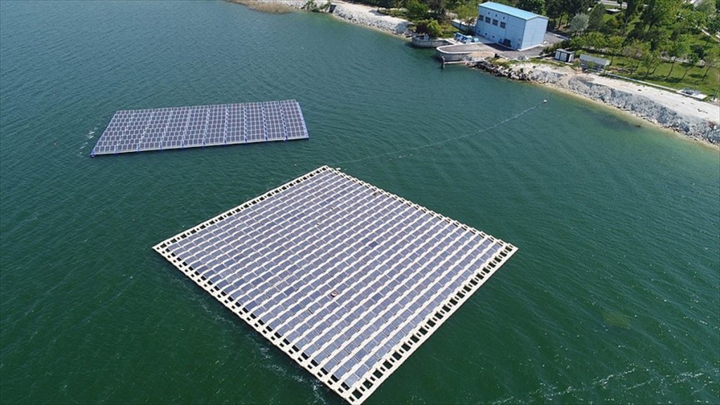 İbb, Türkiye'nin İlk Yüzer Güneş Enerji Santralini Kurdu